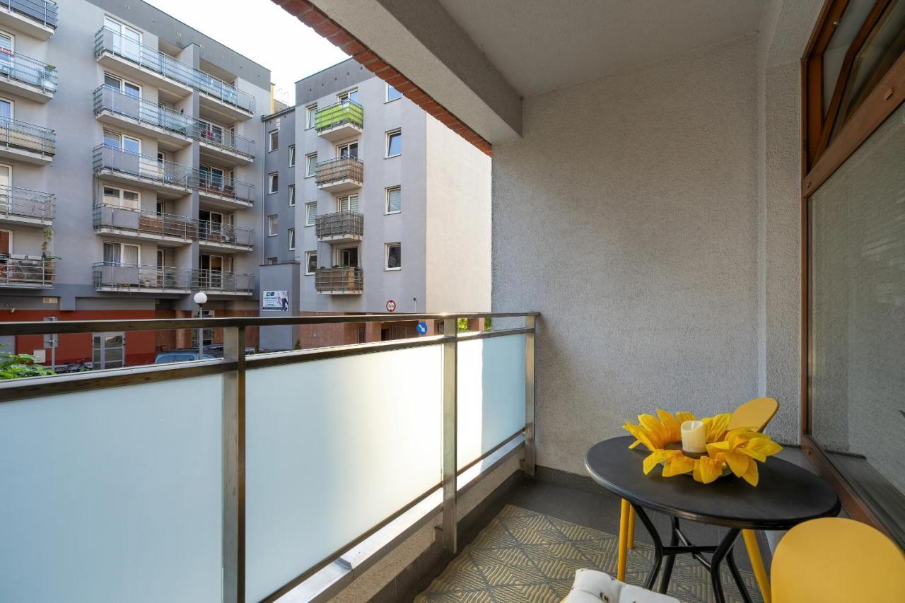 Comfortable Wojskowa Apartment By Noclegi Renters Posen Exterior foto